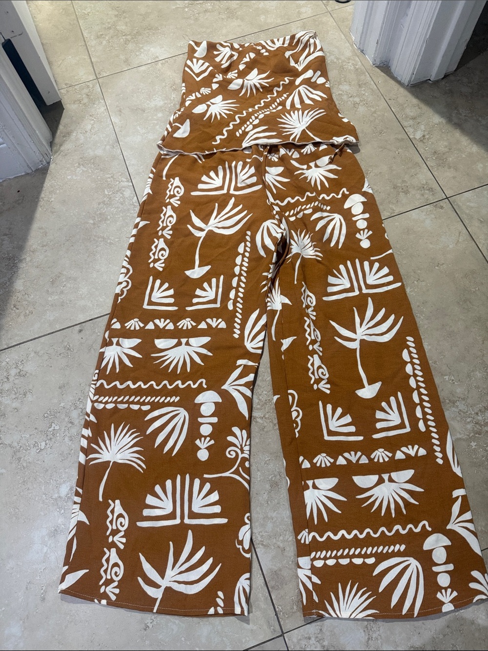 Set Rust Brown Wide-Leg Jumpsuit with White Tropical Print medium fit small